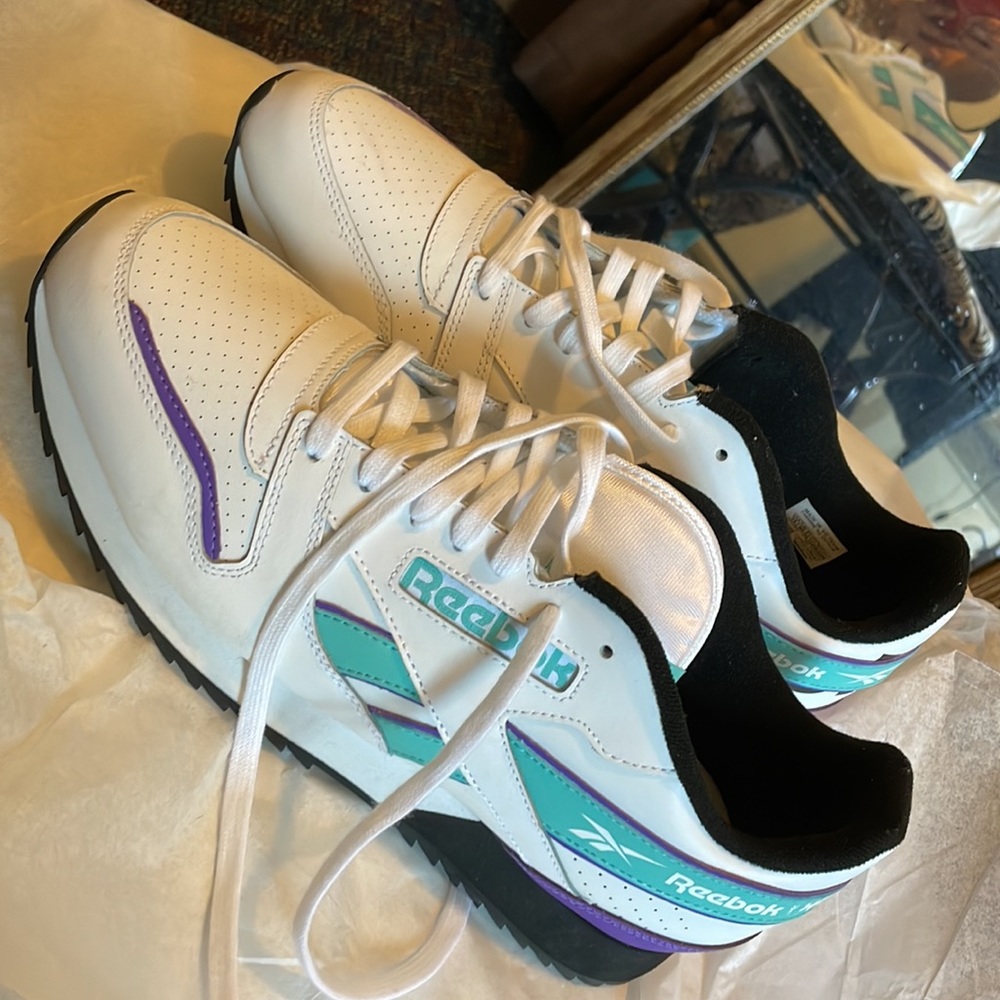 NWOT Reebok sneakers Womens size 11 aqua blue accents - Picture 2 of 11